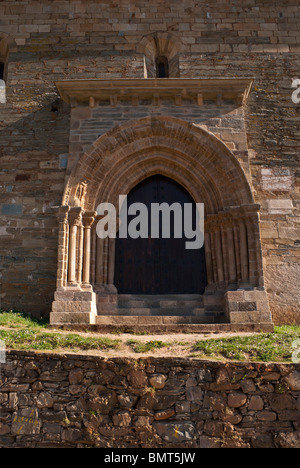 Puerta del jordon de la Iglesia de Santiago en Villafranca del Bierzo Foto Stock