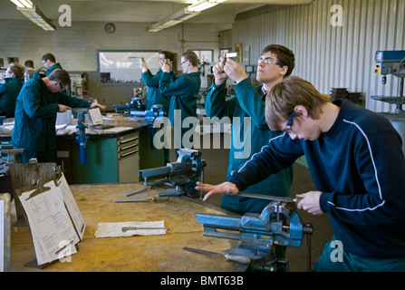 Gli apprendisti in un workshop di formazione, Muelheim an der Ruhr, Germania Foto Stock