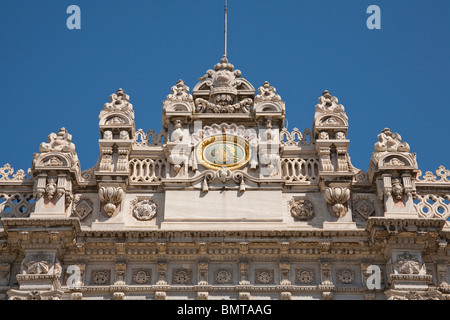 Sultan's Gate, noto anche come il Royal e Imperial Gate, il Palazzo Dolmabahce, Istanbul, Turchia Foto Stock