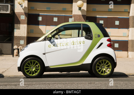 Automobili smart electric drive automobili parcheggiate sulla strada. Foto Stock