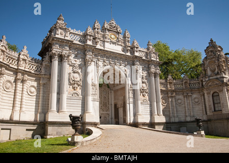 Sultan's Gate, noto anche come il Royal e Imperial Gate, il Palazzo Dolmabahce, Istanbul, Turchia Foto Stock