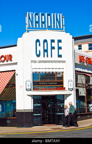 Il famoso Nardini Cafe a Largs, Ayrshire, in Scozia Foto Stock