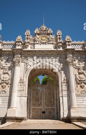 Sultan's Gate, noto anche come il Royal e Imperial Gate, il Palazzo Dolmabahce, Istanbul, Turchia Foto Stock