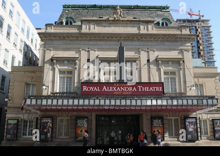 Toronto Royal Alexandra Theatre inaugurato nel 1907. Fu acquistato nel 1963 da Edwin Mirvish, che ha salvato dalla demolizione. Foto Stock