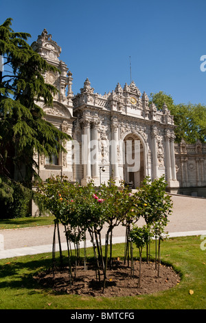 Sultan's Gate, noto anche come il Royal e Imperial Gate, il Palazzo Dolmabahce, Istanbul, Turchia Foto Stock