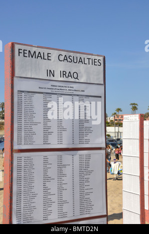 Arlington West - memoriale temporaneo per noi che i soldati morti in Iraq. Elenco delle vittime di sesso femminile in Iraq. Foto Stock