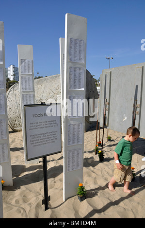 Arlington West - memoriale temporaneo per noi che i soldati morti in Iraq. Elenco delle vittime irachene. Foto Stock