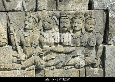 Indonesia-Java-Borobudur, 4 terrazza/galleria, seduto figura femminile Foto Stock