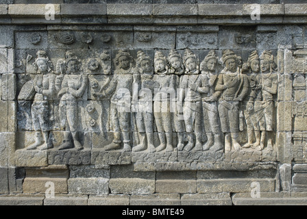 Indonesia-Java-Borobudur, 4 terrazza/galleria, figure permanente di maschi e femmine. Foto Stock