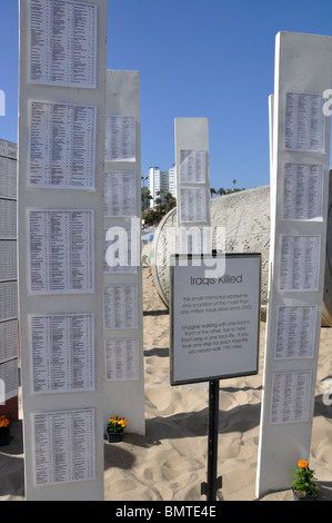 Arlington West - memoriale temporaneo per noi che i soldati morti in Iraq. Elenco delle vittime irachene. Foto Stock