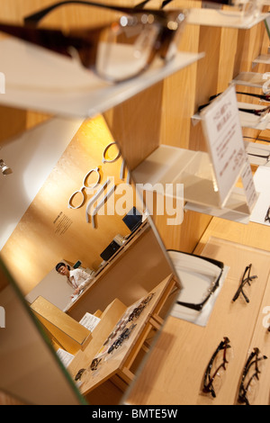 Il Muji flagship store nel quartiere di Yurakucho della Tokyo, Giappone. Martedì 27 aprile 2010. Foto Stock