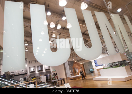 Il Muji flagship store nel quartiere di Yurakucho della Tokyo, Giappone. Martedì 27 aprile 2010. Foto Stock