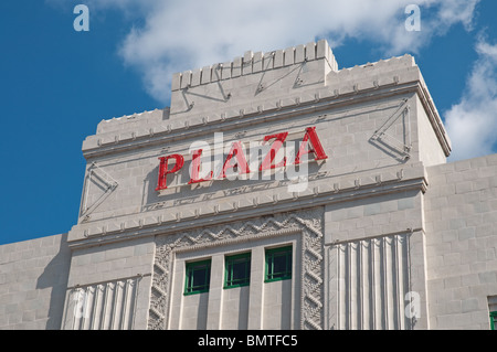 Il Plaza Stockport, aperto nel 1932, l'art deco cinema e teatro dell'architetto W. Thornley è una Grade II * listed building. Foto Stock
