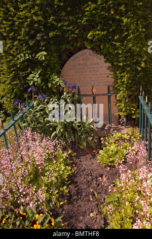 Regno Unito, Inghilterra, Derbyshire, Peak District, Hathersage, St Michael's sagrato, poco John's grave Foto Stock