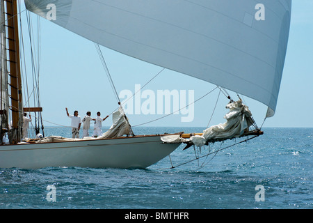 Prua di yacht classico 'Moonbeam IV' Sotto spinnaker Foto Stock