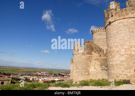 Vista della città e pianure da Belmonte Castello, Belmonte, Provincia Cuenca, Castilla la Mancha, in Spagna Foto Stock