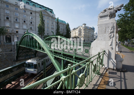 Art Nouveau ponte sulla ferrovia, Vienna, Austria Foto Stock
