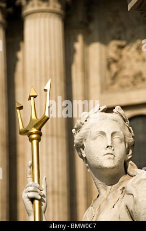 St Pauls Queen Anne statua Londra Foto Stock