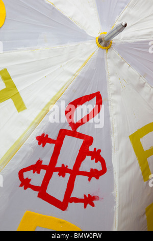 La GIORNATA MONDIALE DEL RIFUGIATO OMBRELLO PARADE, LONDON, Regno Unito Foto Stock