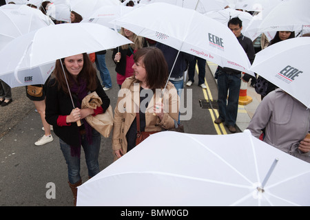 La GIORNATA MONDIALE DEL RIFUGIATO OMBRELLO PARADE, LONDON, Regno Unito Foto Stock