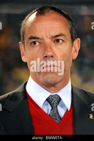 PAUL LE GUEN CAMERUN COACH LOFTUS VERSFELD STADIUM PRETORIA SUDAFRICA 19 Giugno 2010 Foto Stock