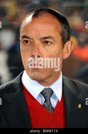 PAUL LE GUEN CAMERUN COACH LOFTUS VERSFELD STADIUM PRETORIA SUDAFRICA 19 Giugno 2010 Foto Stock