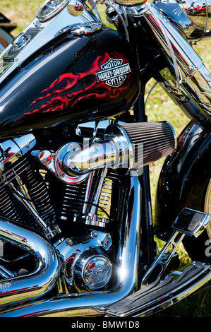 Harley Davidson CVO Fatbob custom motocicletta in corrispondenza di un bike show in Inghilterra Foto Stock