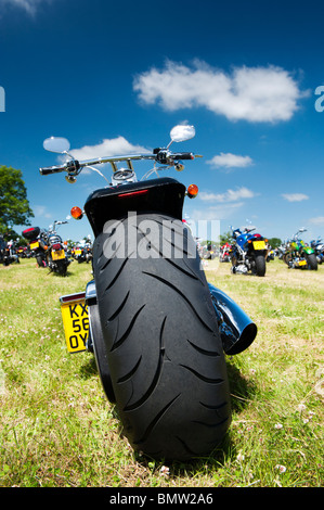 Harley Davidson CVO Fatbob custom motocicletta in corrispondenza di un bike show in Inghilterra Foto Stock