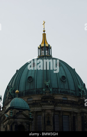 Primo piano della cattedrale Berliner Dom Berlino Germania Foto Stock