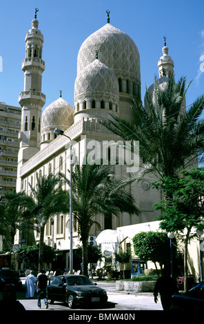 La moschea di Sidi Yaqut al-Arshi accanto a Abu al-Abbas al-Mursi moschea nel quartiere Anfoushi egiziano di Alessandria. Foto Stock