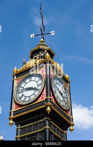 Poco Ben orologio in Victoria, Londra, Inghilterra, Regno Unito Foto Stock