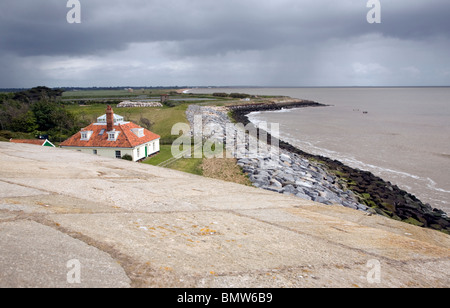 Erosione costiera est Lane Bawdsey Suffolk - Vista dal martello tower Foto Stock