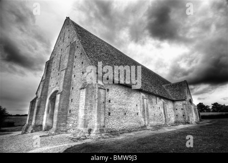 Un HDR (High Dynamic Range) immagine del XIV secolo grande fienile in grande Coxwell, Oxfordshire, Regno Unito. Foto Stock