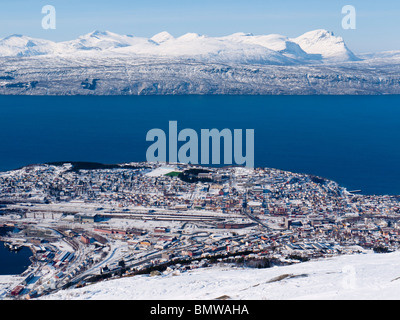 Vista aerea su Narvik / Norvegia al Ofotfjord. Foto Stock