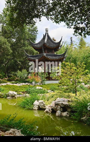 Giardino Cinese con Pagoda e il lago. Foto Stock