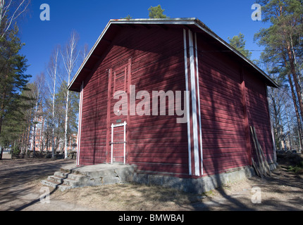 Suonenjoki città museo ( Suonenjoen kotiseutumuseo ) nel vecchio deposito di grano ( granaio ) fatte di tronchi e dipinte con ocra rossa paint , Finlandia Foto Stock