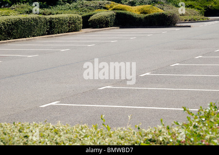 Vuoto spazi per il parcheggio auto, Retail Park, Peterborough. Foto Stock