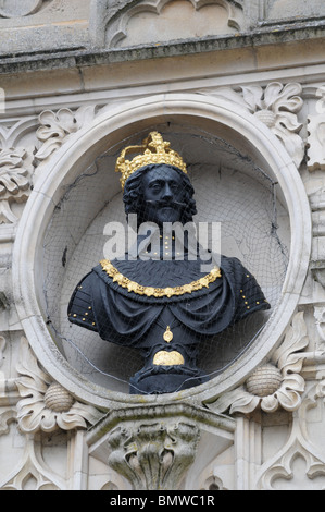 Replica busto di Charles I (originale da Hubert Le Sueur) su Chichester City Market Cross. Foto Stock