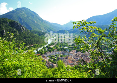 Il villaggio francese di Castellane, Gorges du Verdon, Alpes de Haute Provence,, Francia, Europa Foto Stock