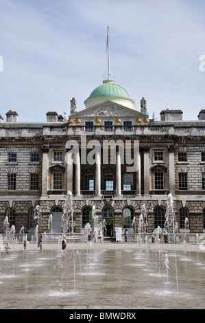 Cortile interno, Somerset House, The Strand, City of Westminster, Londra, Inghilterra, Regno Unito Foto Stock