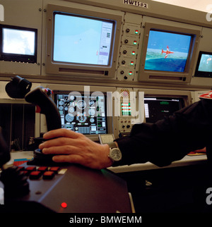 Controller a joystick a BAE Systems Hawk jet simulatore di aeromobile la prova a frecce rosse pilota al fast-jet flying training center. Foto Stock