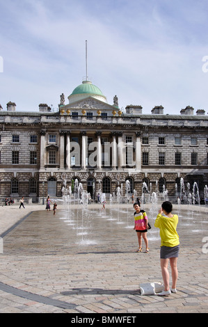 Cortile interno, Somerset House, The Strand, City of Westminster, Londra, Inghilterra, Regno Unito Foto Stock