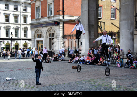 Gli artisti di strada di Covent Garden, West End, la City of Westminster, Greater London, England, Regno Unito Foto Stock