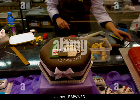 Cake Shop mercato coperto in Oxford Inghilterra Regno Unito Europa Foto Stock