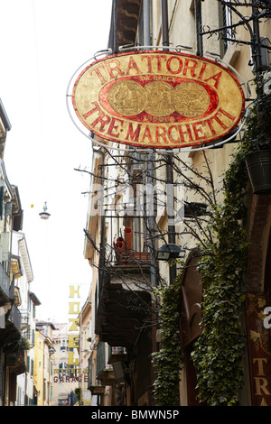 Trattoria Tre Marchetti sign in Verona, Italia Foto Stock