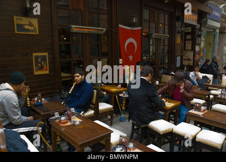 Cafe Beyoglu distretto centrale di Istanbul Turchia Europa Foto Stock