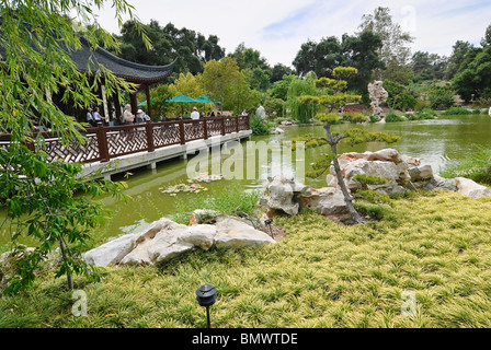 Giardino Cinese con Pagoda e il lago. Foto Stock