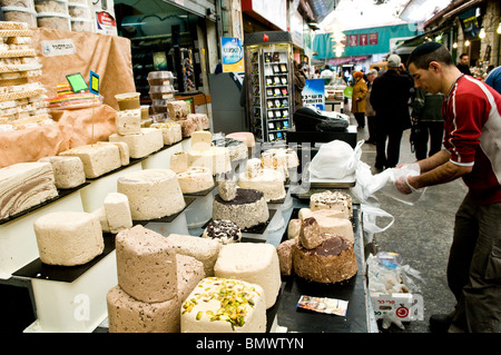 L'halva unito shop in Mahane Yehuda Market in Gerusalemme. Foto Stock