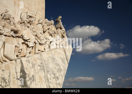 Il Monumento delle Scoperte Padrao dos Descobrimentos in Belem, Lisbona, Portogallo, Europa Foto Stock