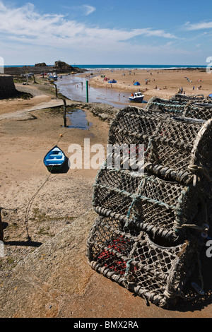 Lobster Pot su Bude porto e vista verso Summerleaze Beach, Bude, Cornwall, Inghilterra Foto Stock